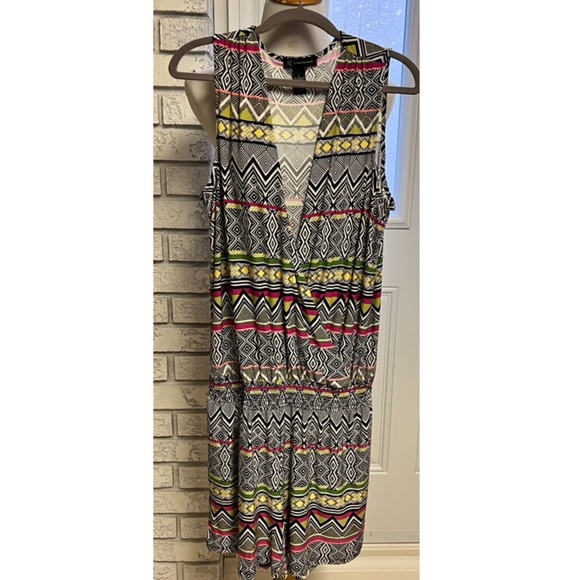 Sleeveless Romper in Tribal Print - Picture 2 of 4